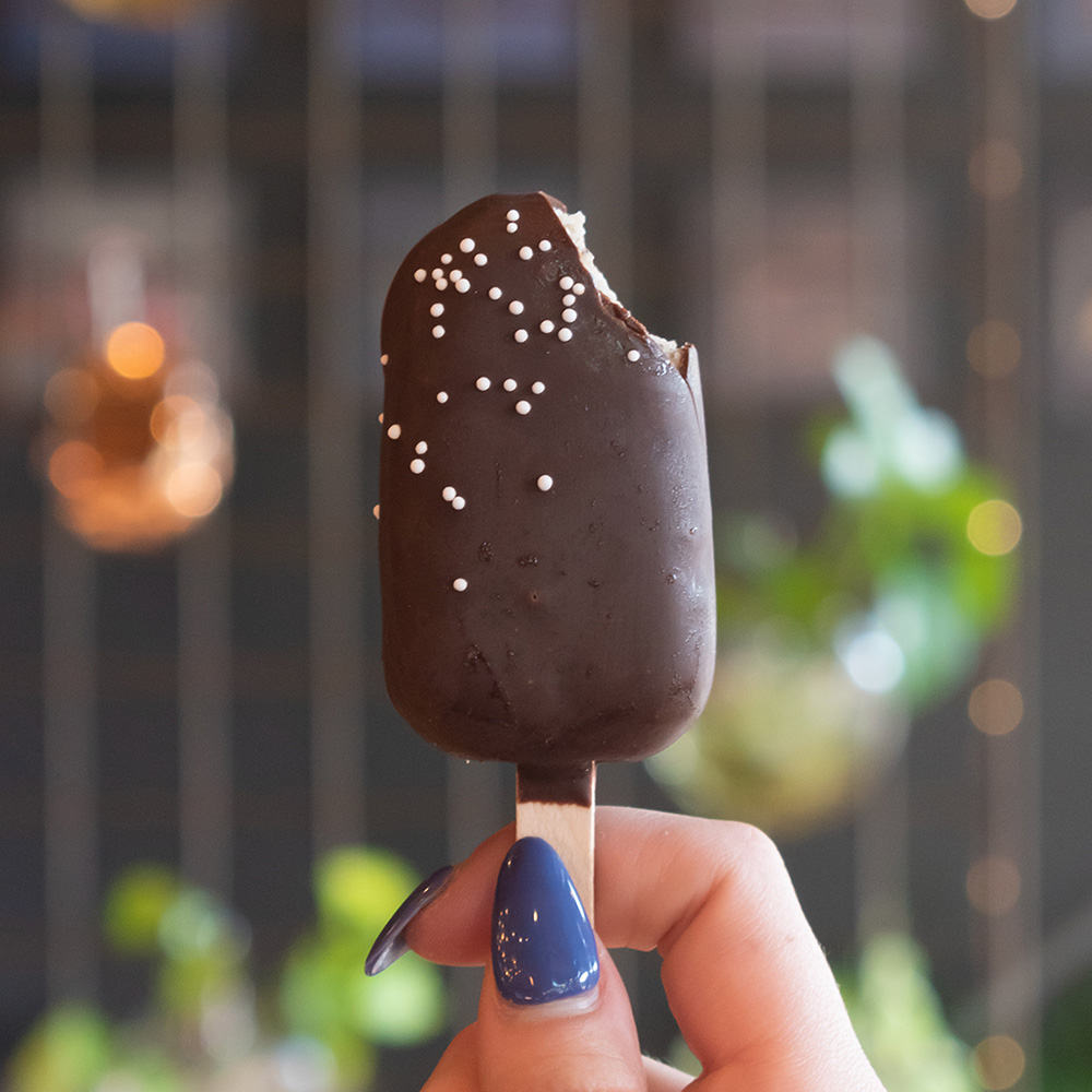 Cookies and Cream Cake Pop